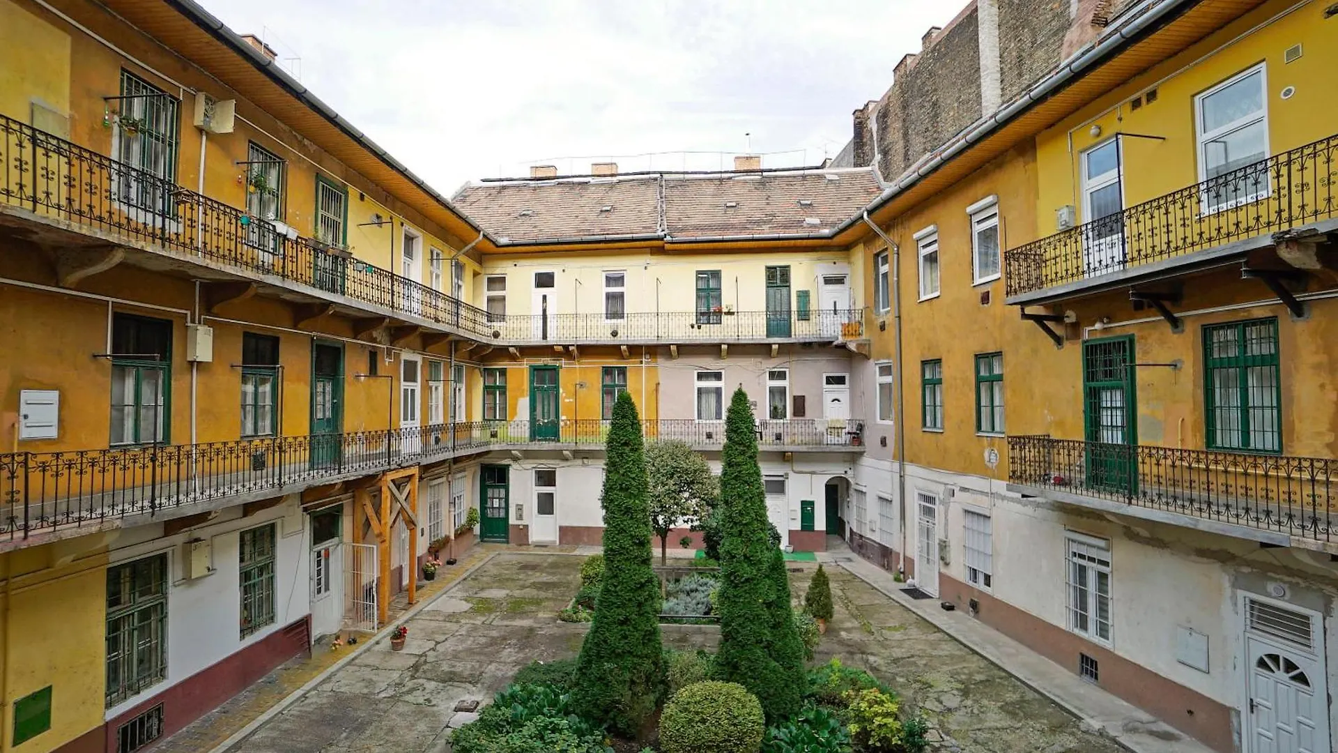 K03 Elitehost Kis Diofa Central Budapest